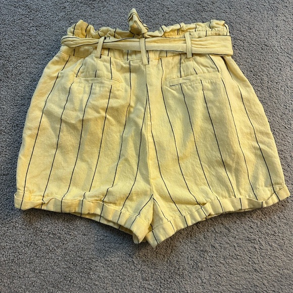 Gianni Bini linen paper bag shorts - Picture 2 of 3